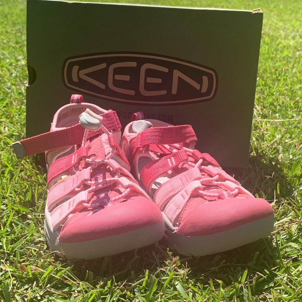 Keen waterproof sandals size youth 3